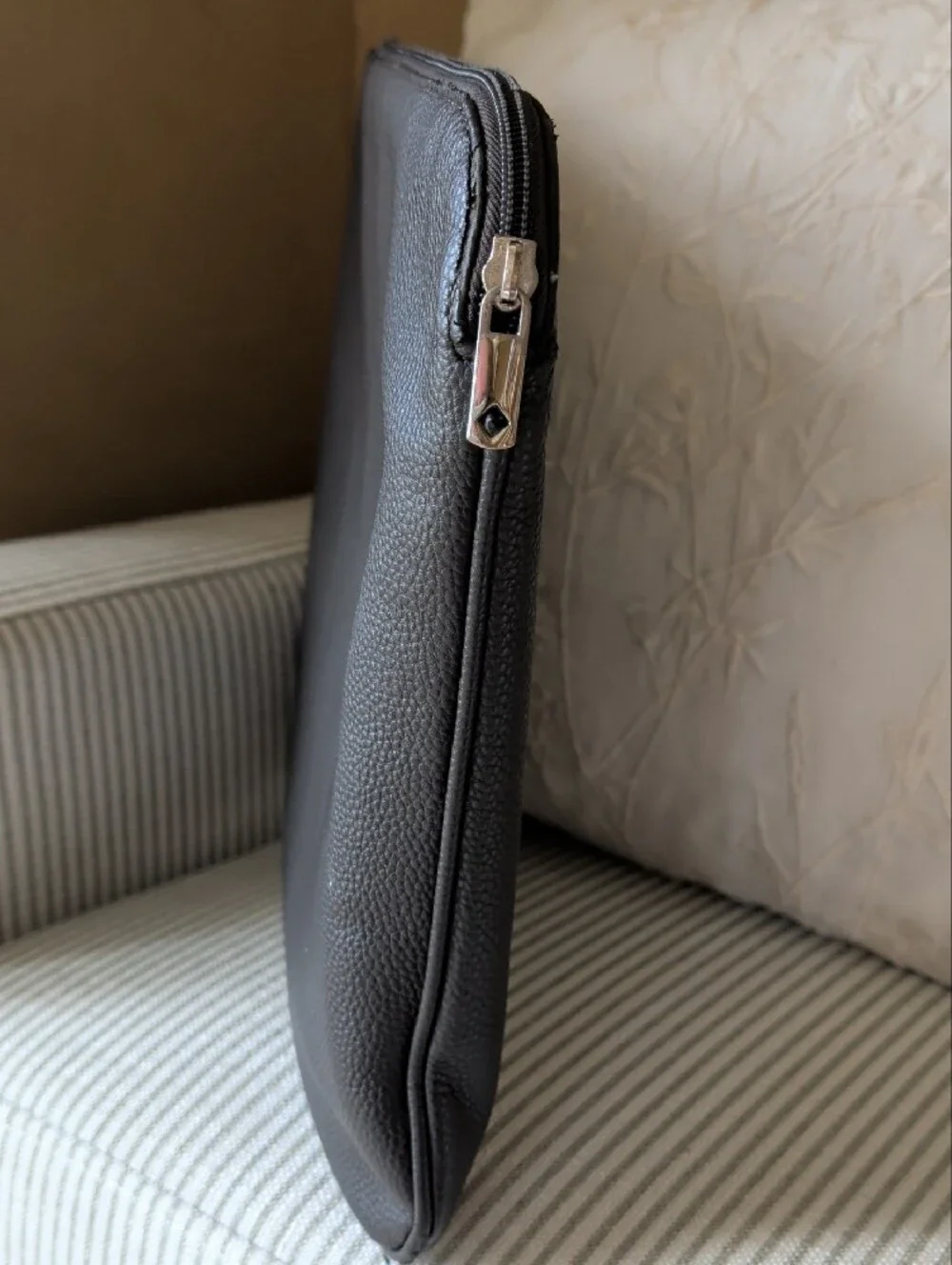 Men or Ladies  Dark Gray Leather Zip Folio - Classic Carry Case